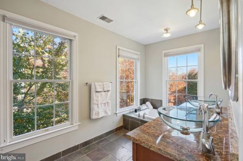 1320 Lessard Ln, Mc Lean VA  22101-3630 exterior