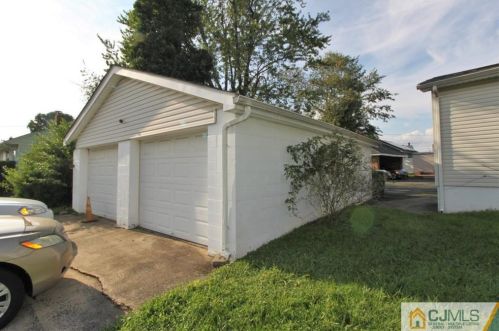 20 Silver Lk Ave, Edison NJ 08817-5248 exterior