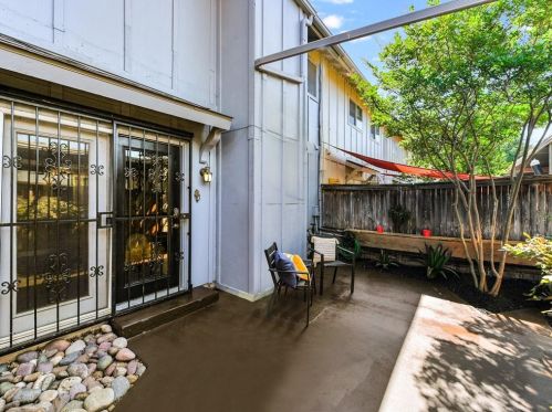 1849 Coronado Hl Dr, Austin TX 78752-2116 exterior