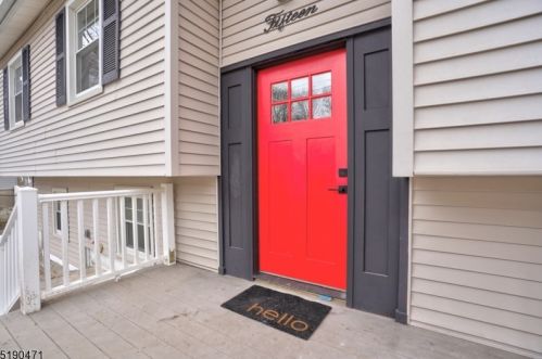 15 Normandy Cir, Hopatcong NJ  07843-1840 exterior