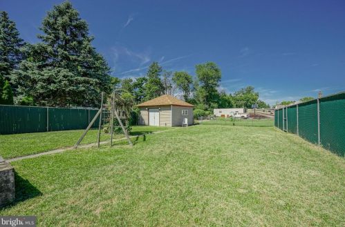 15 Pne St, Camden NJ 08103-3353 exterior