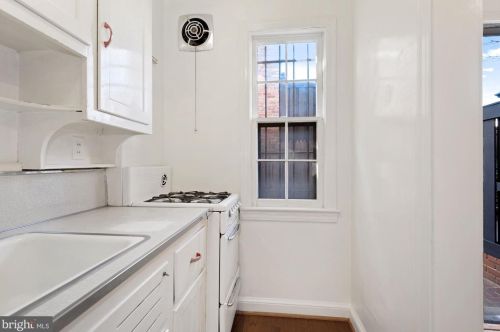 1030 31st St, Washington DC  20007-4405 exterior