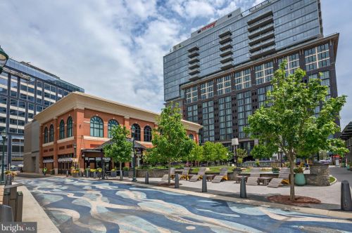 10272 Grosvenor Pl, Rockville MD 20852 exterior