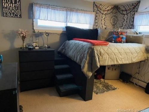 22 Westerly Dr, Enfield CT 06082-4031 exterior