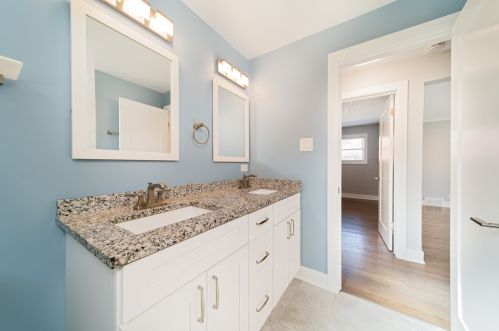 5600 Rutherford Ave, Chicago IL 60638-3247 exterior