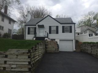 2012 60th St, Omaha, NE 68104-4802