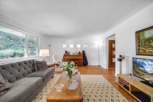 6343 Legett Ave, Chicago IL 60646-4231 exterior