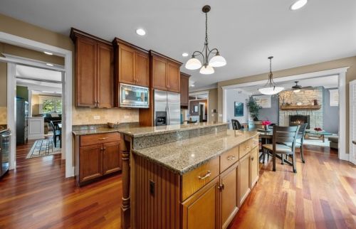 853 Linden Ave, Elmhurst IL 60126-5312 exterior