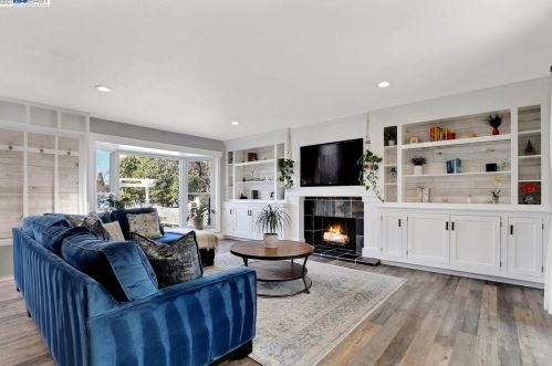 1220 Sherlock Way, Concord CA 94521-3443 exterior