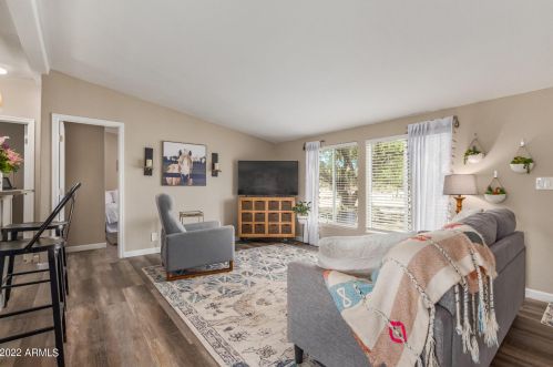 2208 Estrella Rd, Phoenix AZ 85087-8179 exterior