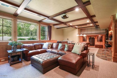 2068 Tall Pne Dr, Grand Rapids MI 49546-7923 exterior