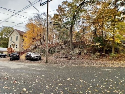 7 Jefferson Trl, Hopatcong NJ  07843-1282 exterior