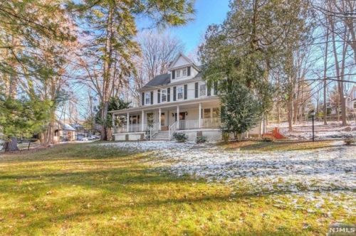 296 Saddle River Rd, Upper Saddle River NJ  07458-2108 exterior