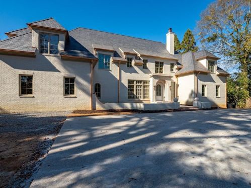 3364 Knollwood Dr, Atlanta GA 30305-1022 exterior