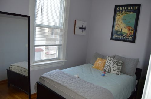 1645 Bell Ave, Chicago IL 60618-1957 exterior