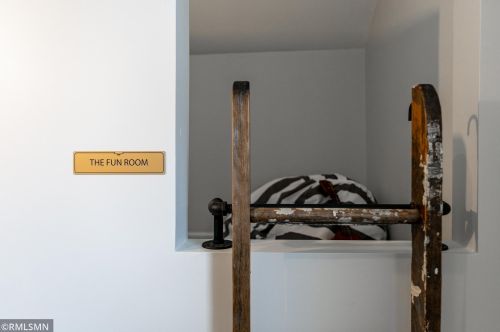 807 Hamline Ave, Saint Paul MN  55104-1300 exterior