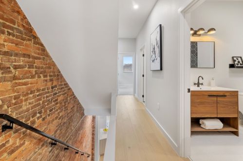 5105 Holmes St, Pittsburgh PA  15201-2433 exterior