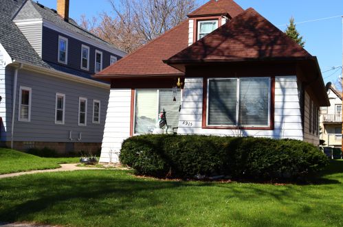 3915 40th St, Milwaukee, WI 53221-1031