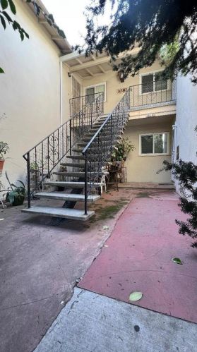 1081 Newhall St, San Jose, CA 95126-1039