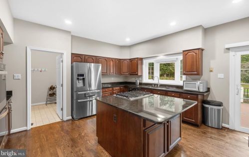 10158 Bracken Dr, Ellicott MD  21042-1675 exterior