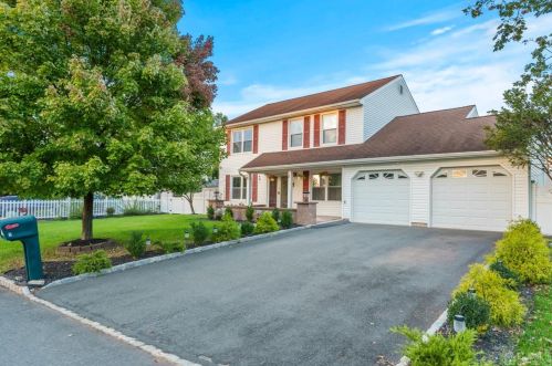 2 Thatcher Ct, Edison NJ  08820-2948 exterior