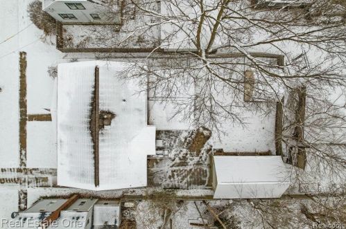 308 1st St, Fenton MI  48430-2703 exterior