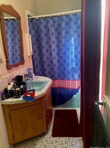 449 Stanley St, New Britain CT 06053-2440 exterior