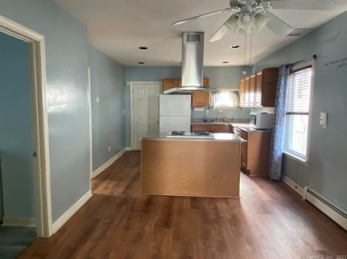 13 Franklin St, Wallingford CT 06492-4115 exterior