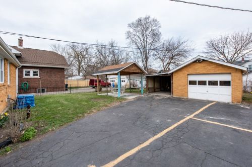 37 Lewis Ave, Waukegan IL 60087-4739 exterior