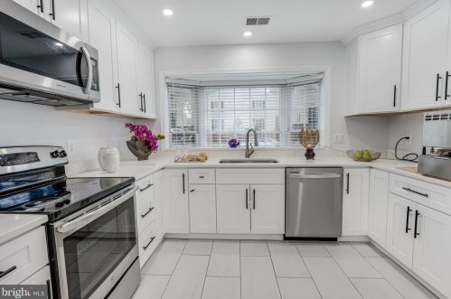 6386 Patience Ct, Alexandria VA 22315-3426 exterior