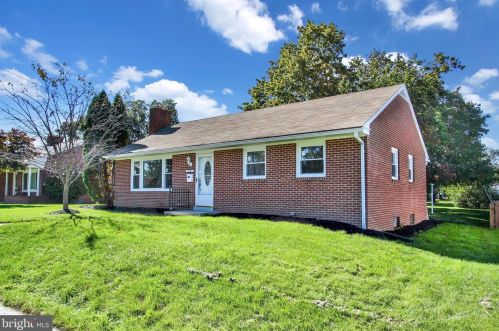 36 Pennsylvania Ave, Littlestown, PA 17340-1130