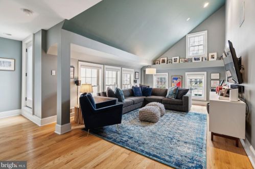 128 Bainbridge St, Philadelphia PA  19147-2402 exterior