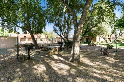 1320 Bethany Home Rd, Phoenix AZ  85014-2048 exterior