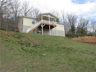 136 Park Ridge Ave, Swannanoa, NC 28778-2620