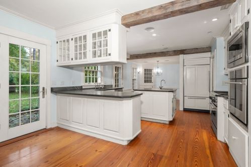 2 Brookshire Rd, Worcester MA 01609-1251 exterior