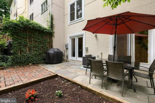 3815 White Post Ct, Alexandria VA 22304-6357 exterior