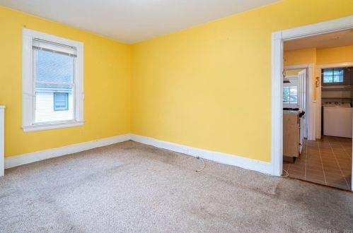 17 Chestnut St, Greenwich CT 06830-5952 exterior