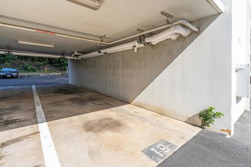 1077 Ala Napunani St, Honolulu HI  96818-1759 exterior