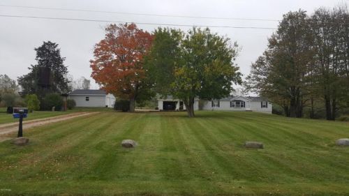 1415 68th St, Fennville, MI 49408-9785