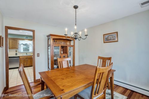 130 Floyd St, Edison NJ 08820-2101 exterior