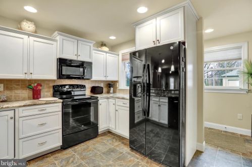 85 Midway Farms Ln, Lancaster PA 17602-2670 exterior