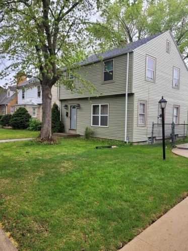 4863 40th St, Milwaukee, WI 53209-5203