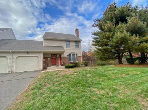 14 Carriage House, Enfield CT 06082-6025 exterior