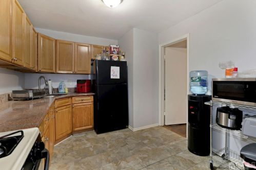 215 College Dr, Edison NJ 08817-5951 exterior