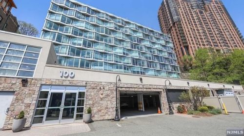 100 Thompson Ln, Edgewater NJ 07020-1024 exterior