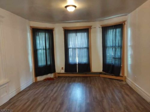 65 Seymour Ave, Newark, NJ 07108-4502