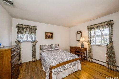 8 Foxdale Ct, Huntington Station NY 11746-1108 exterior