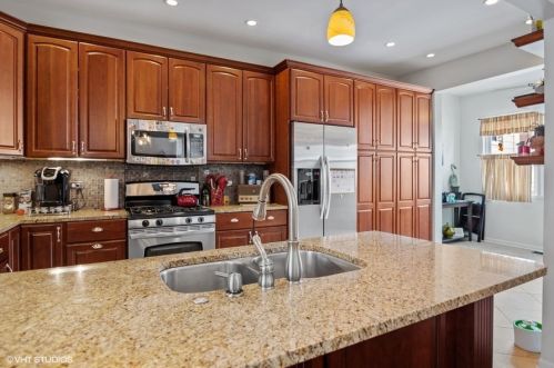 3636 Dickens Ave, Chicago IL 60647-3619 exterior