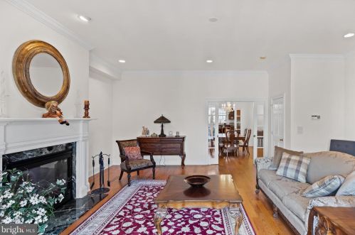 124 Bainbridge St, Philadelphia PA 19147-1866 exterior