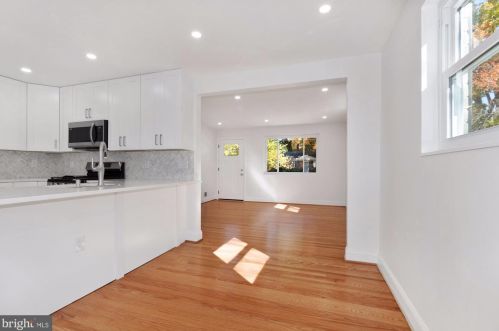 4608 Coachway Dr, Rockville MD  20852-2338 exterior